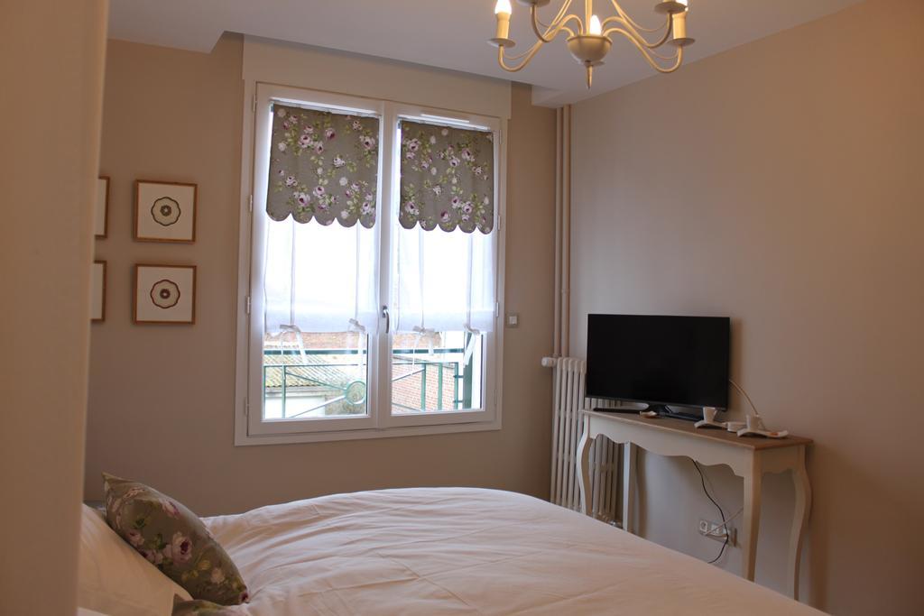 Au Coeur De Beauvais Bed & Breakfast ภายนอก รูปภาพ